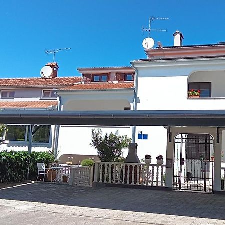 Apartments Ivicek Πόρετς Εξωτερικό φωτογραφία