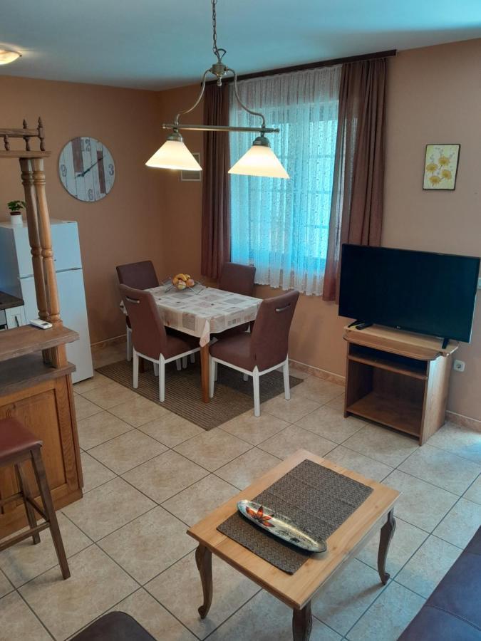 Apartments Ivicek Πόρετς Εξωτερικό φωτογραφία