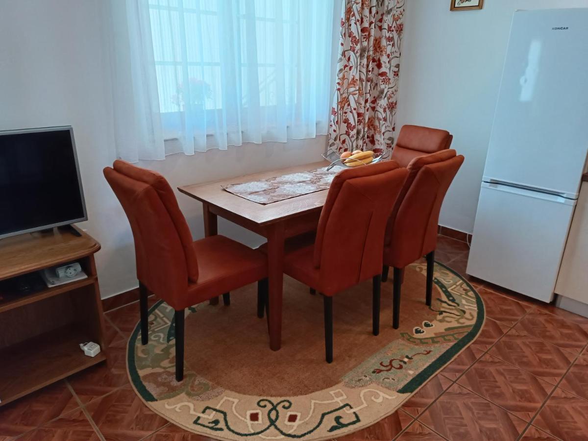 Apartments Ivicek Πόρετς Εξωτερικό φωτογραφία