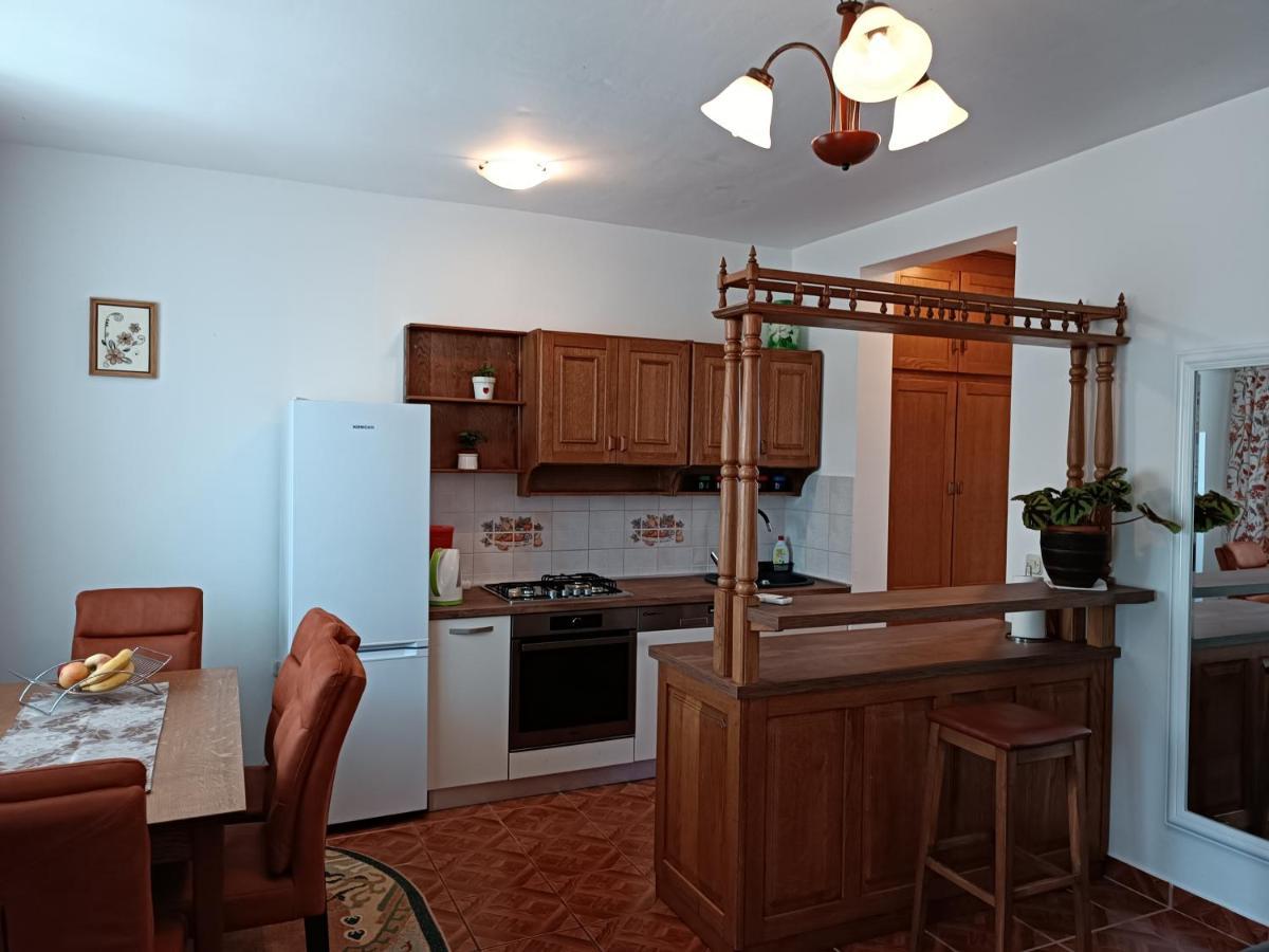 Apartments Ivicek Πόρετς Εξωτερικό φωτογραφία