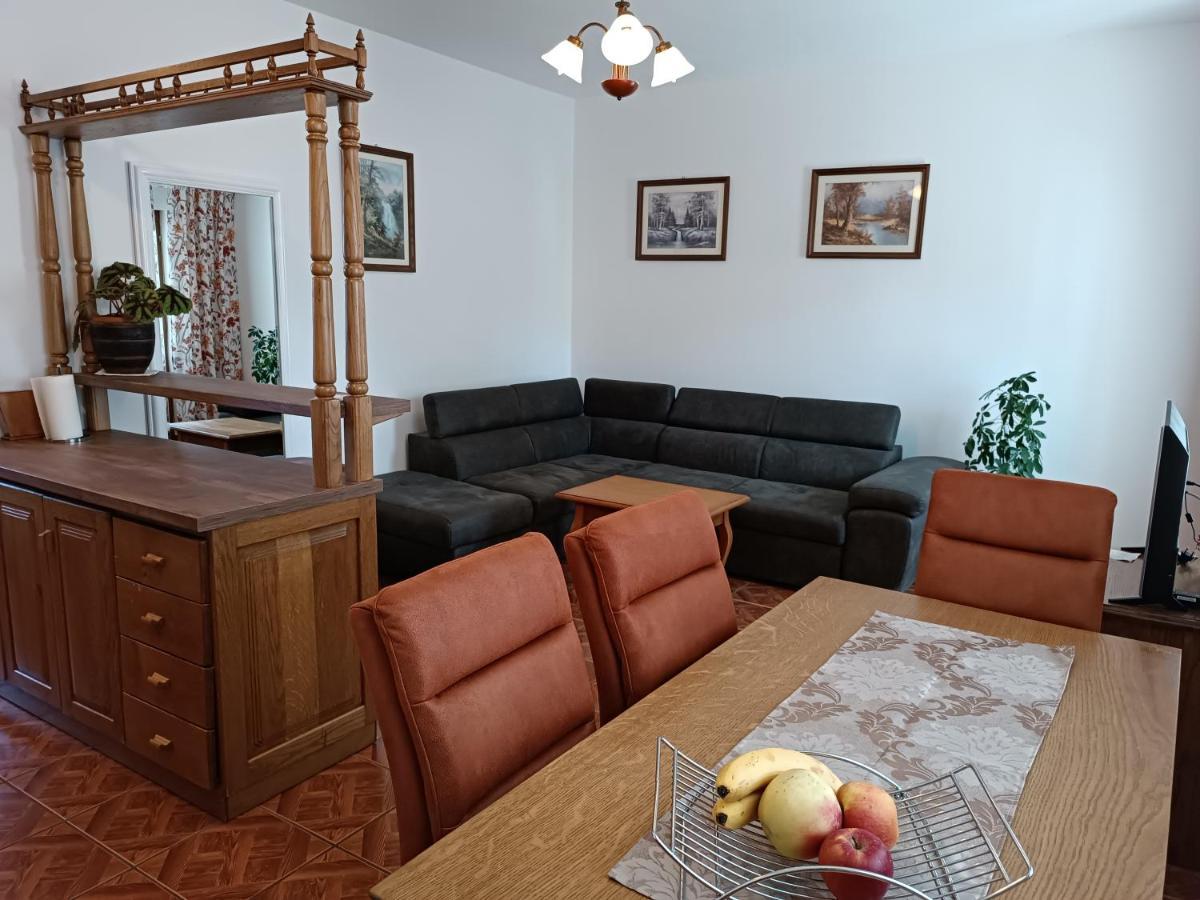 Apartments Ivicek Πόρετς Εξωτερικό φωτογραφία