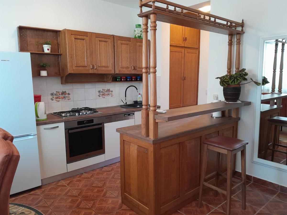 Apartments Ivicek Πόρετς Εξωτερικό φωτογραφία